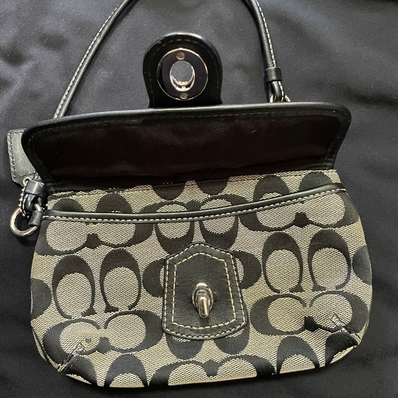 Coach wristlet (black and gray) - Picture 3 of 3